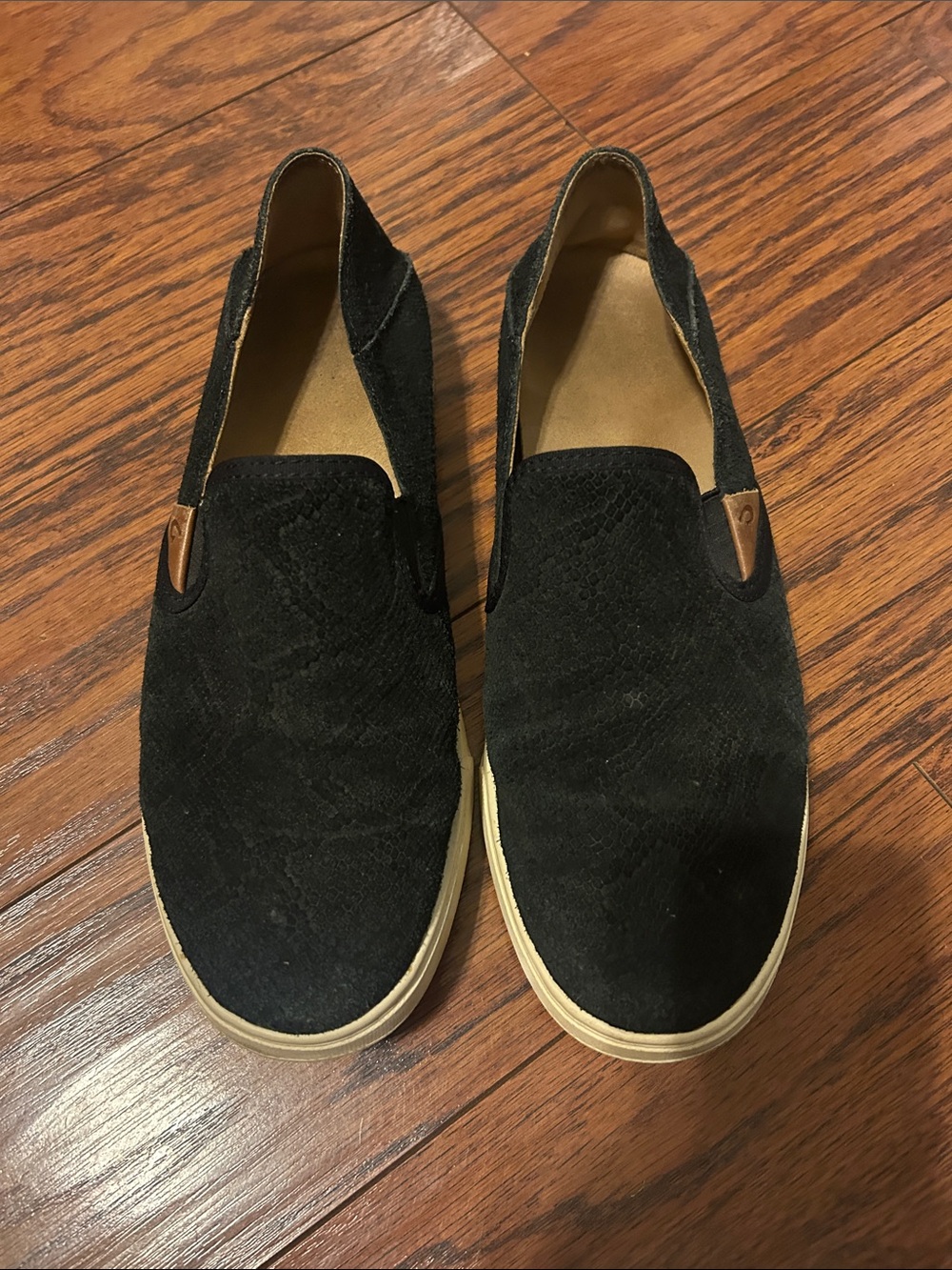 Women’s OluKai slip on leather shoes. Black size 9.